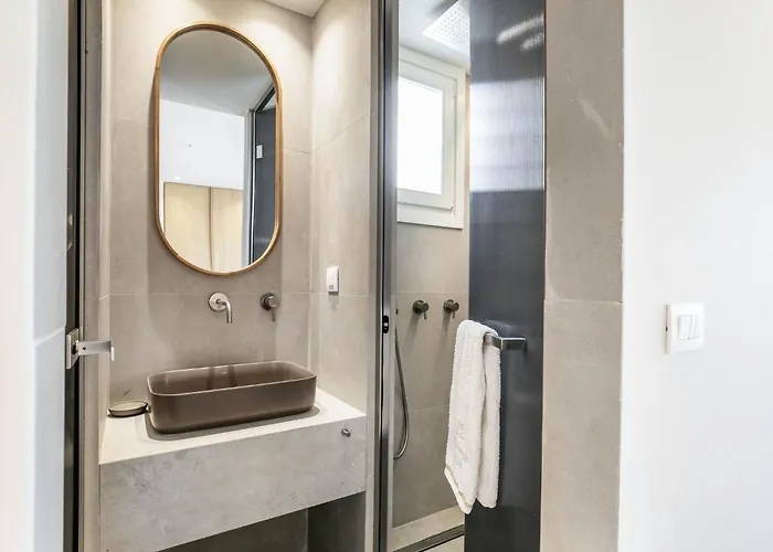 Blue - 1 Sea View, Walk To The *