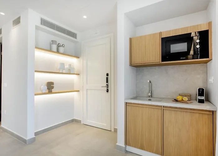 Blue - 1 Sea View, Walk To The ホテル